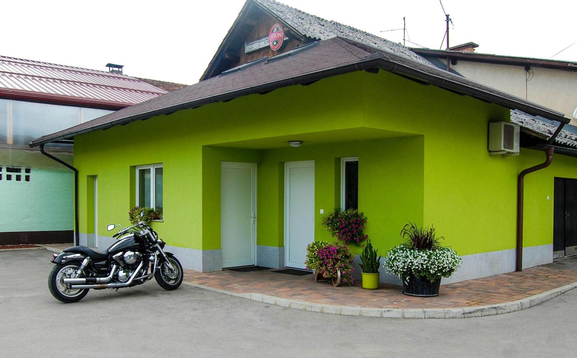 Penzion Pri Slovenc Dol pri Ljubljani Extérieur photo